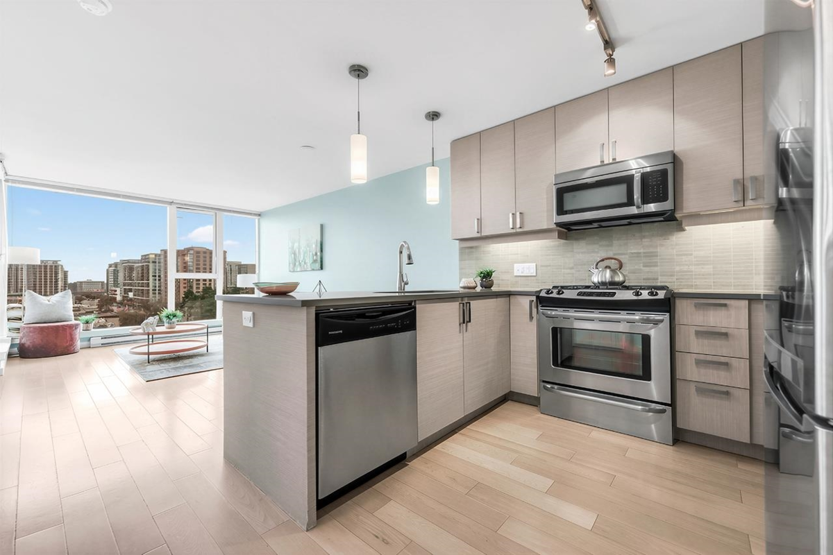 Pantry Photo of 909 7117 Elmbridge Way, Richmond, BC