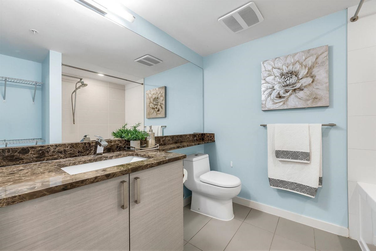 Walk-In Closet Photo of 909 7117 Elmbridge Way, Richmond, BC