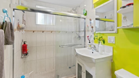 Guest Bathroom Photo of 3105 Dieppe Drive, Vancouver, BC