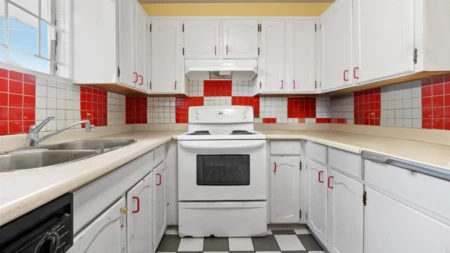 Kitchen Island Photo of 3105 Dieppe Drive, Vancouver, BC