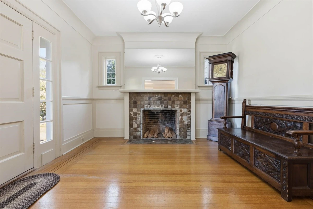 Dining Area Photo of 1570 W 36th Avenue, Vancouver, BC