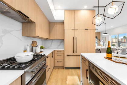 Kitchen Island Photo of 2 7353 12th Avenue, Burnaby, BC