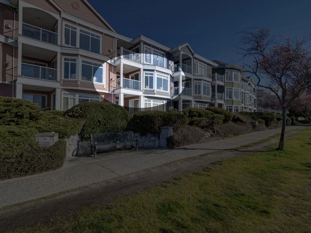 Living Room Photo of 205 5470 Inlet Avenue, Sechelt, BC
