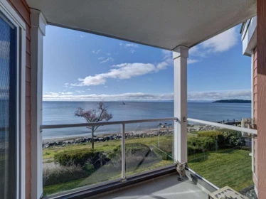 Breakfast Nook Photo of 205 5470 Inlet Avenue, Sechelt, BC