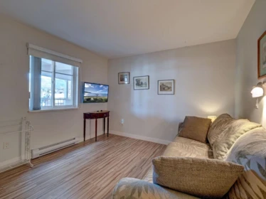 Entry Foyer Photo of 205 5470 Inlet Avenue, Sechelt, BC