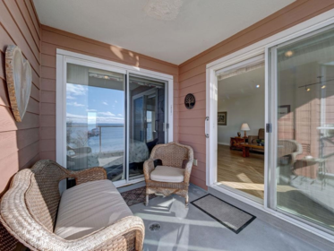 Kitchen Island Photo of 205 5470 Inlet Avenue, Sechelt, BC