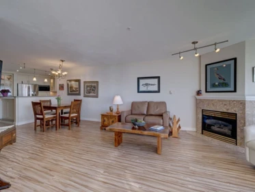 Primary Bedroom Photo of 205 5470 Inlet Avenue, Sechelt, BC