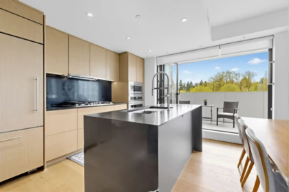 Entry Foyer Photo of 302 5089 Quebec Street, Vancouver, BC