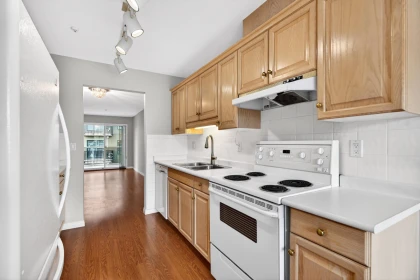 Kitchen Island Photo of 303 20240 54a Avenue, Langley, BC