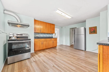 Hallway Photo of 341 Sherbrooke Street, New Westminster, BC