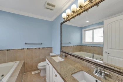 Entry Foyer Photo of 7071 195a Street, Surrey, BC