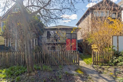 Front Yard Photo of 764 E Georgia Street, Vancouver, BC