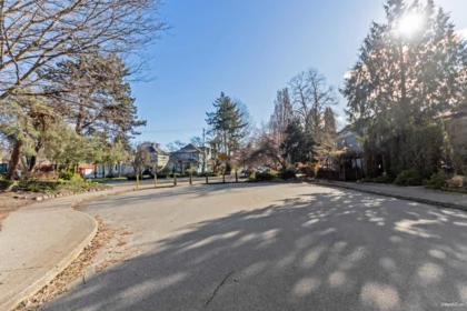 Garden / Landscaping Photo of 764 E Georgia Street, Vancouver, BC