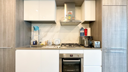 Kitchen Photo of 405 15165 Thrift Avenue, Surrey, BC