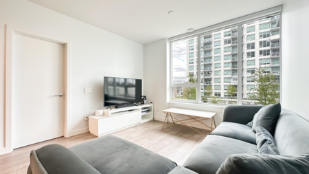 Primary Bedroom Photo of 405 15165 Thrift Avenue, Surrey, BC