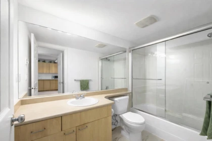 Primary Bathroom Photo of 301 12083 92a Avenue, Surrey, BC