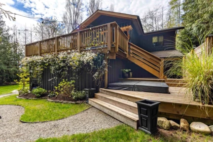 Entry Foyer Photo of 5522 Wakefield Road, Sechelt, BC