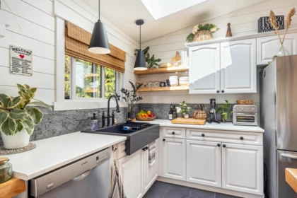 Kitchen Island Photo of 5522 Wakefield Road, Sechelt, BC