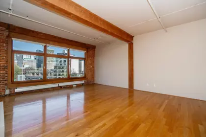 Walk-In Closet Photo of 703 518 Beatty Street, Vancouver, BC