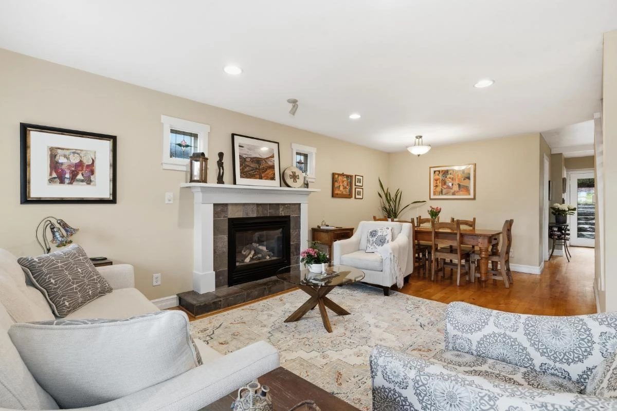 Dining Area Photo of 272 E Osborne Road, North Vancouver, BC