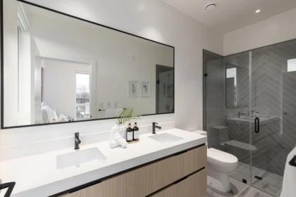 Primary Bathroom Photo of 601 2235 E Broadway, Vancouver, BC