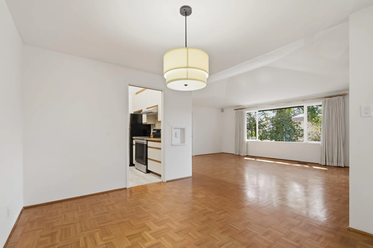 Dining Area Photo of 2493 Haywood Avenue, West Vancouver, BC