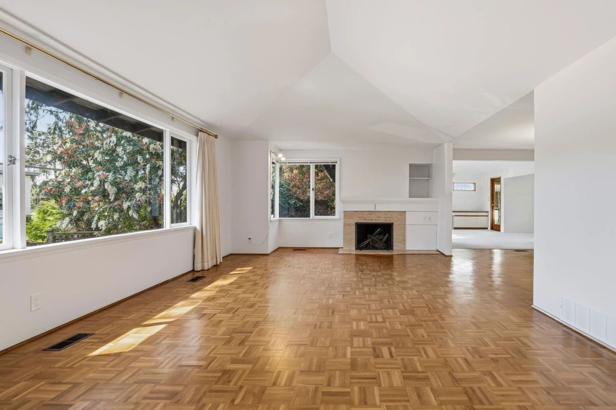 Living Room Photo of 2493 Haywood Avenue, West Vancouver, BC