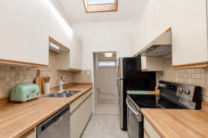Guest Bathroom Photo of 2493 Haywood Avenue, West Vancouver, BC