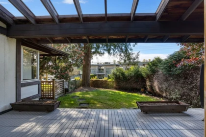 Swimming Pool Photo of 2493 Haywood Avenue, West Vancouver, BC