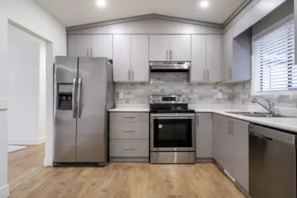 Kitchen Island Photo of 2803 Babich Street, Abbotsford, BC
