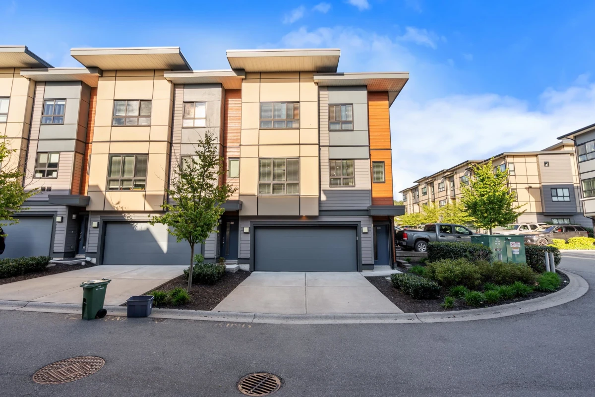 Exterior Rear Photo of 23 1938 North Parallel Road, Abbotsford, BC
