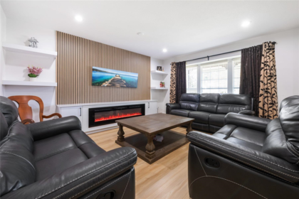 Kitchen Island Photo of 16954 60 Avenue, Surrey, BC