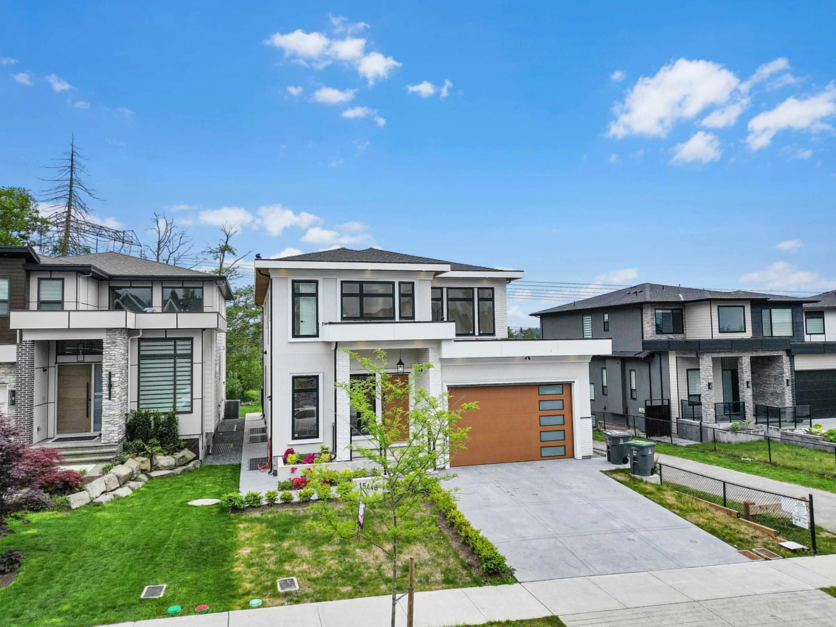 Living Room Photo of 15448 76b Avenue, Surrey, BC