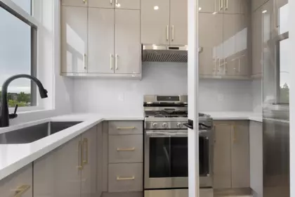 Laundry Room Photo of 15448 76b Avenue, Surrey, BC
