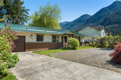 20984 Riverview Drive, Hope, BC, Hope — Single Family Residence for sale