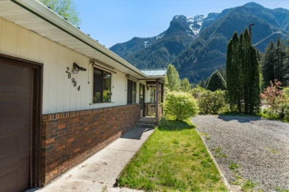 20984 Riverview Drive, Hope, BC, Hope — Single Family Residence for sale