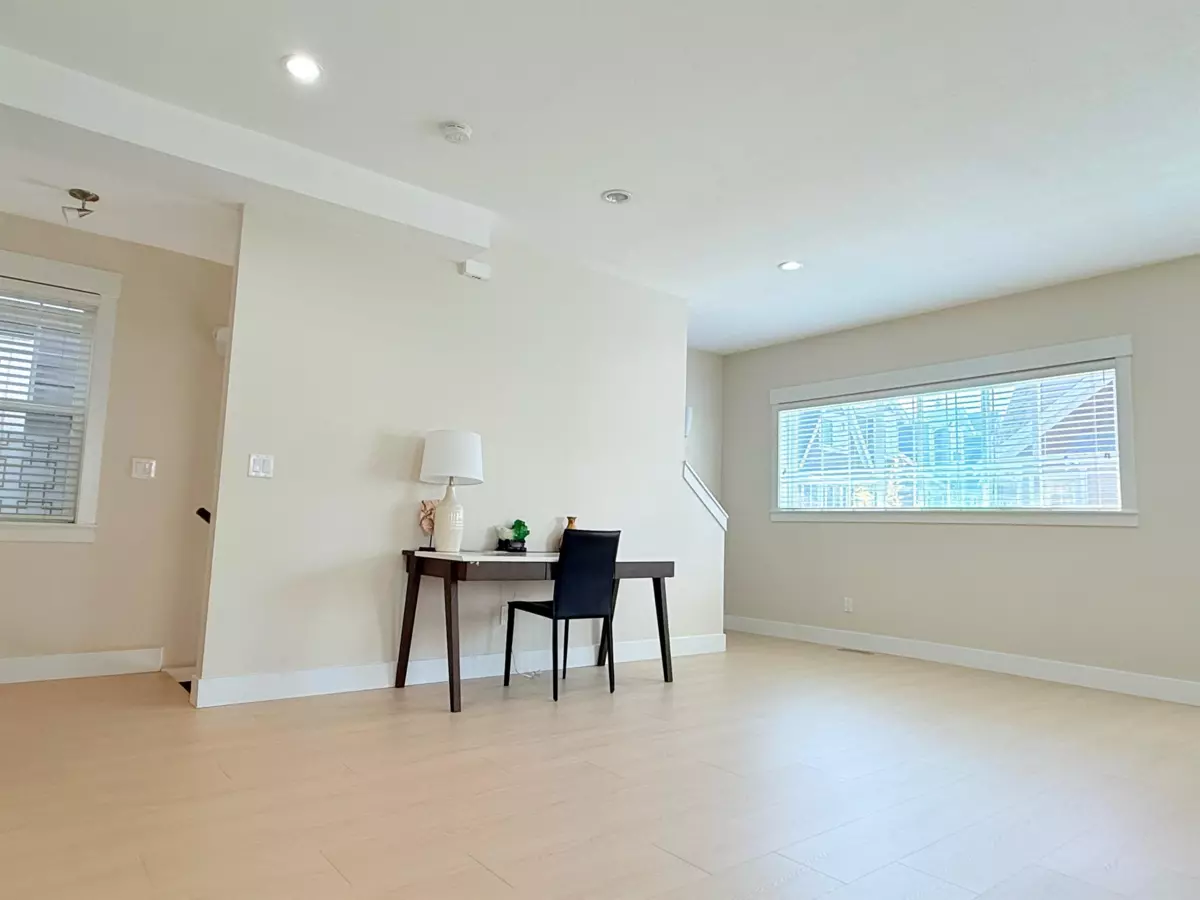 Dining Area Photo of 21 15988 32 Avenue, Surrey, BC