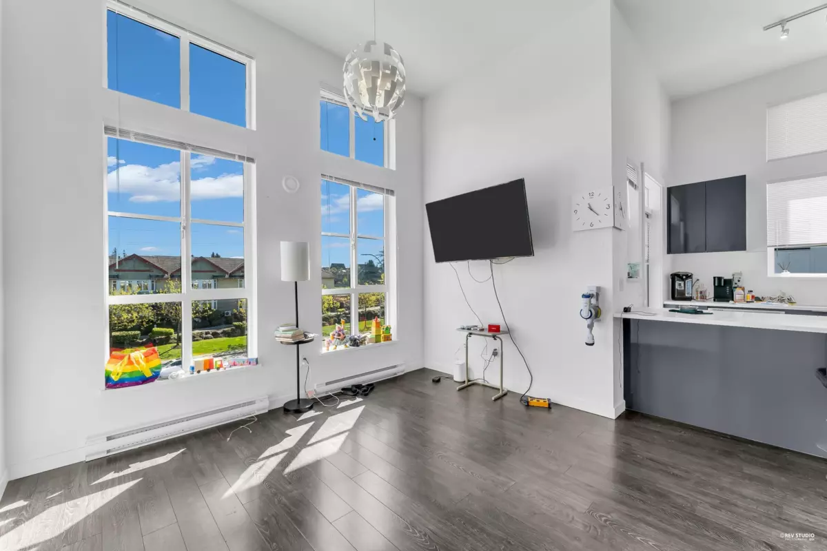 Living Room Photo of 425 15138 34 Avenue, Surrey, BC