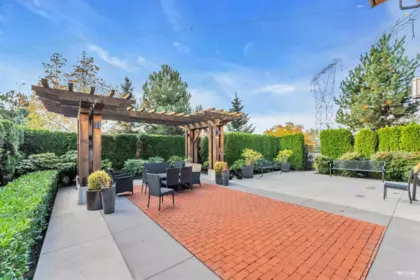 Backyard Photo of 425 15138 34 Avenue, Surrey, BC