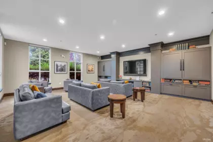 Entry Foyer Photo of 425 15138 34 Avenue, Surrey, BC