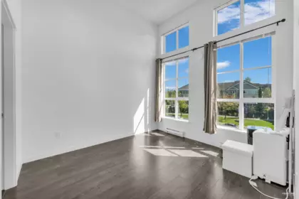 Primary Bathroom Photo of 425 15138 34 Avenue, Surrey, BC