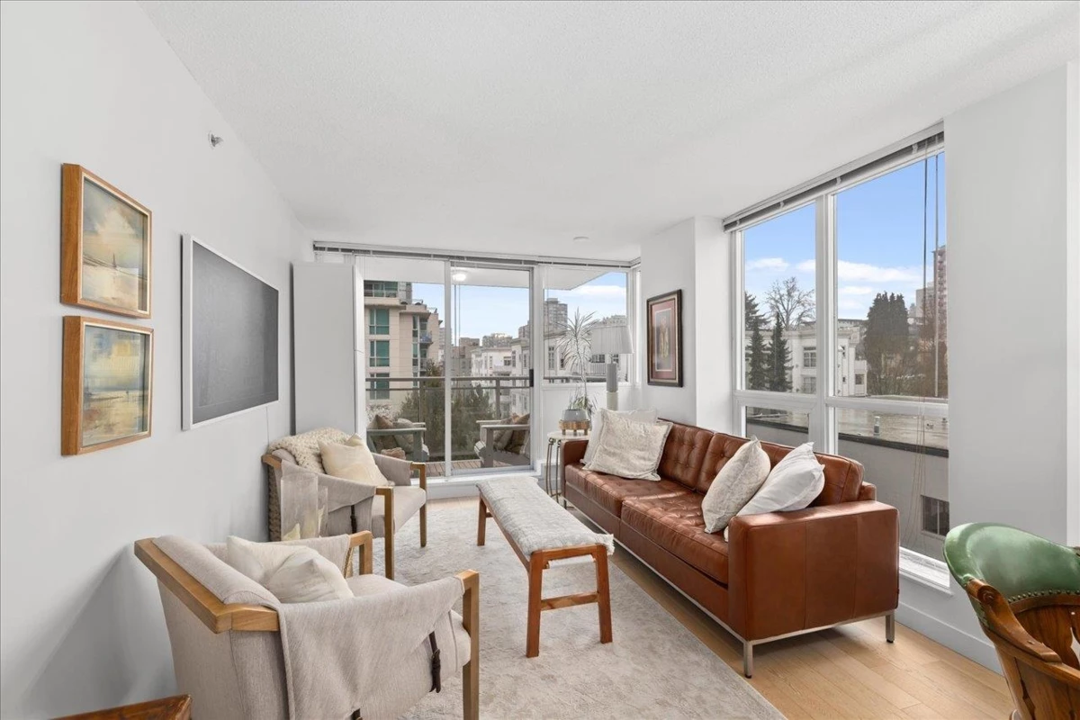 Living Room Photo of 708 188 E Esplanade, North Vancouver, BC