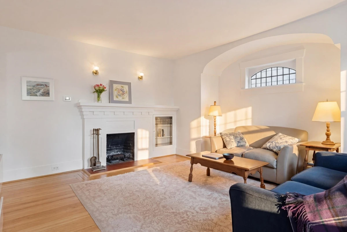 Living Room Photo of 2273 E 2nd Avenue, Vancouver, BC