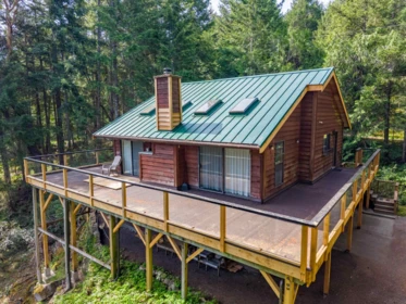 Outdoor Kitchen Photo of 1001 Robson Way, Galiano Island, BC