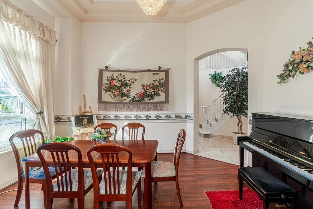 Dining Area Photo of 10970 155 Street, Surrey, BC