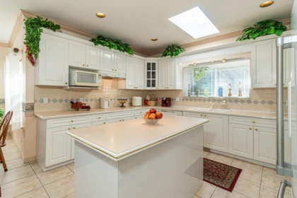 Kitchen Island Photo of 10970 155 Street, Surrey, BC