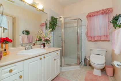 Primary Bathroom Photo of 10970 155 Street, Surrey, BC