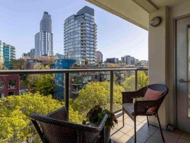 Kitchen Photo of 611 1425 W 6th Avenue, Vancouver, BC