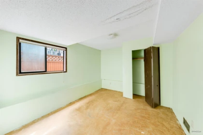 Entry Foyer Photo of 586 E 59th Avenue, Vancouver, BC