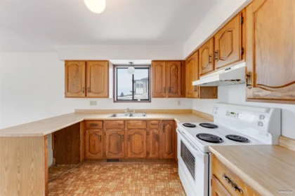 Guest Bathroom Photo of 586 E 59th Avenue, Vancouver, BC
